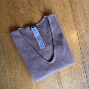 Body básico color moka para mujer, ajustado, cómodo y versátil, ideal para combinar con cualquier outfit.